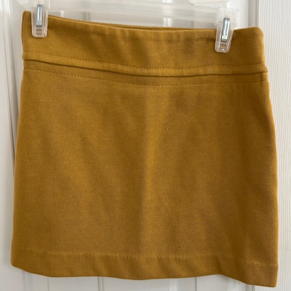 Banana Republic Dresses & Skirts - Banana republic mustard colored ribbed skirt